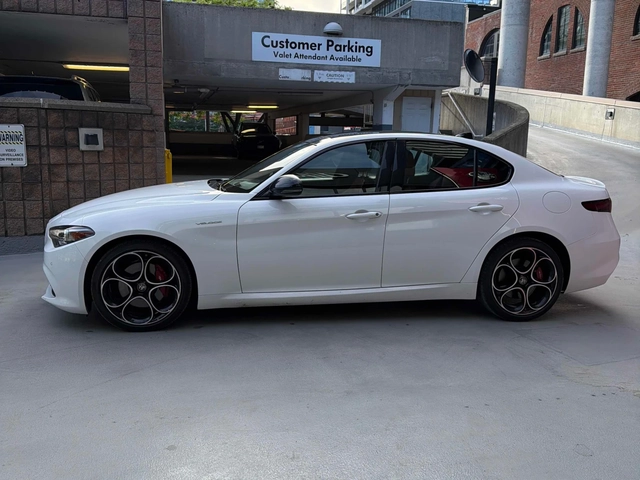 Alfa Romeo Giulia VELOCE/AWD/H&K/Distronic - автомобили, коли, обяви за нови и употребявани 2