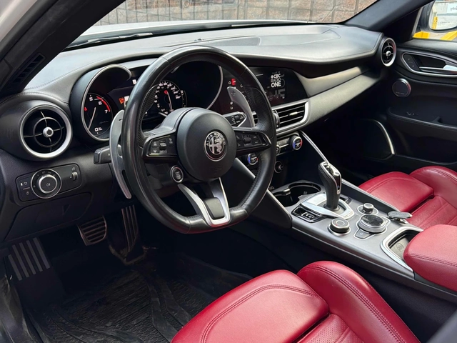 Alfa Romeo Giulia VELOCE/AWD/H&K/Distronic - автомобили, коли, обяви за нови и употребявани 7