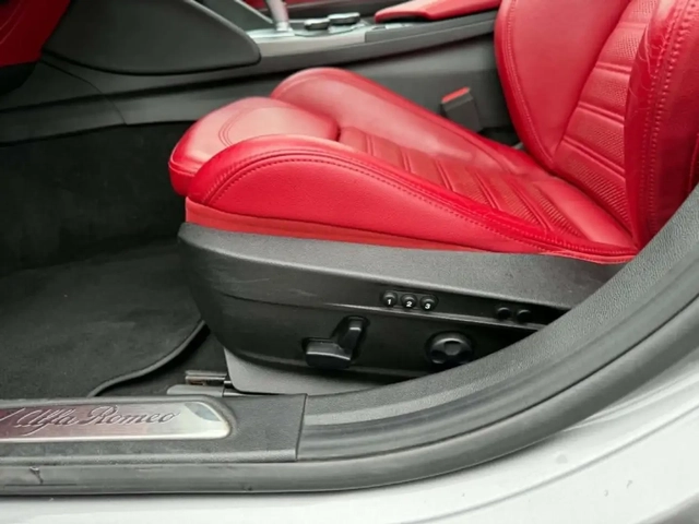 Alfa Romeo Giulia - автомобили, коли, обяви за нови и употребявани 10
