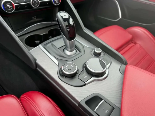 Alfa Romeo Giulia - автомобили, коли, обяви за нови и употребявани 15