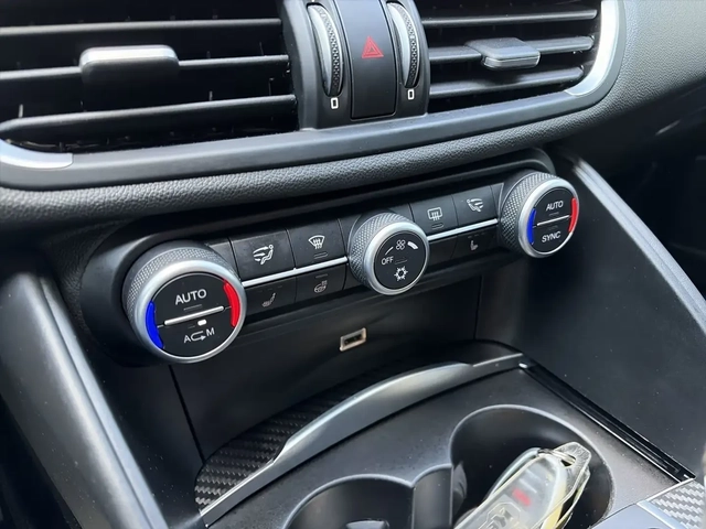 Alfa Romeo Giulia Quadrifoglio| От шоурум| лизинг! - автомобили, коли, обяви за нови и употребявани 12