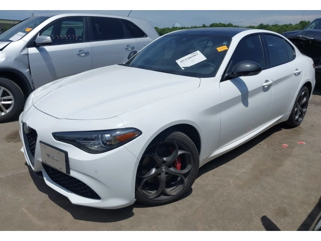 Alfa Romeo Giulia Q4 TI SPORT - автомобили, коли, обяви за нови и употребявани 0