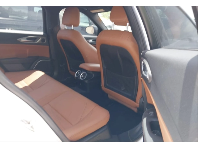 Alfa Romeo Giulia Q4 TI SPORT - автомобили, коли, обяви за нови и употребявани 7
