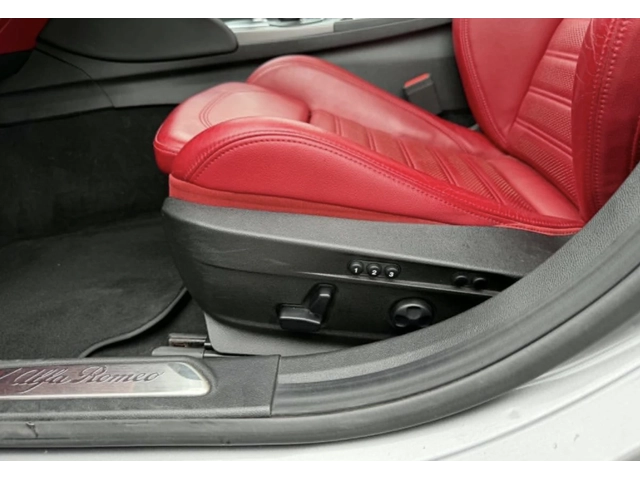 Alfa Romeo Giulia Ti berline sport Q4 / HARMAN KARDON / ПАНОРАМА / - автомобили, коли, обяви за нови и употребявани 10