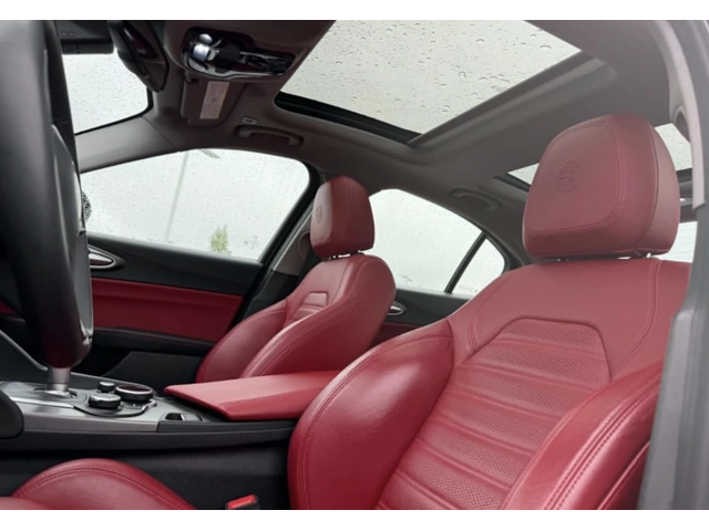 Alfa Romeo Giulia Ti berline sport Q4 / HARMAN KARDON / ПАНОРАМА / - автомобили, коли, обяви за нови и употребявани 12
