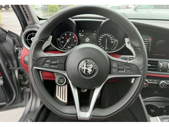 Alfa Romeo Giulia Ti berline sport Q4 / HARMAN KARDON / ПАНОРАМА / - автомобили, коли, обяви за нови и употребявани 13