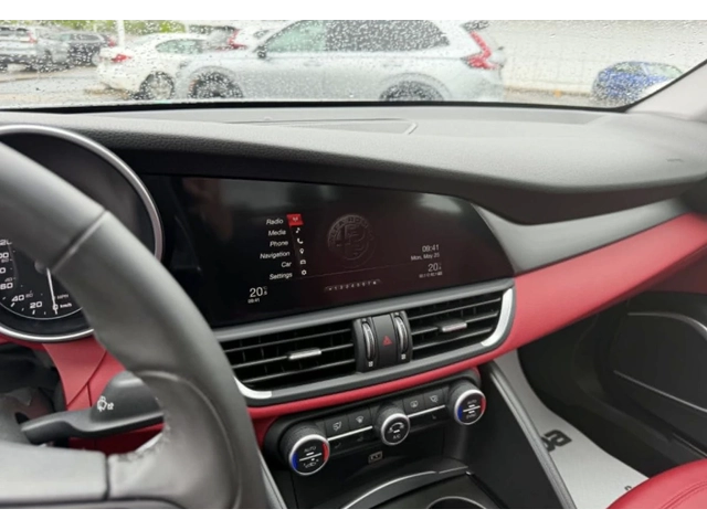 Alfa Romeo Giulia Ti berline sport Q4 / HARMAN KARDON / ПАНОРАМА / - автомобили, коли, обяви за нови и употребявани 16
