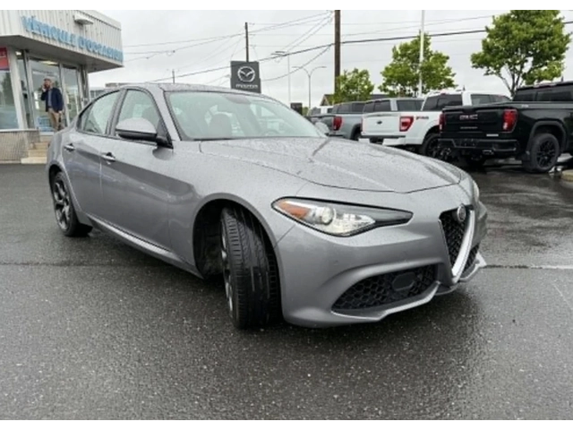 Alfa Romeo Giulia Ti berline sport Q4 / HARMAN KARDON / ПАНОРАМА / - автомобили, коли, обяви за нови и употребявани 2