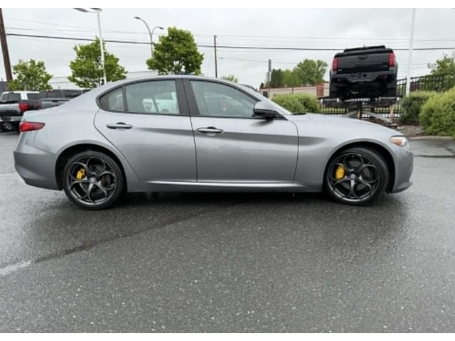 Alfa Romeo Giulia Ti berline sport Q4 / HARMAN KARDON / ПАНОРАМА / - автомобили, коли, обяви за нови и употребявани 3