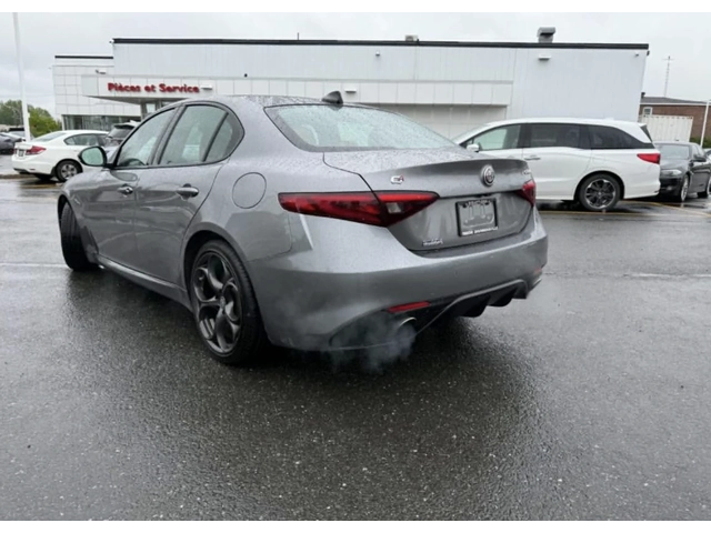 Alfa Romeo Giulia Ti berline sport Q4 / HARMAN KARDON / ПАНОРАМА / - автомобили, коли, обяви за нови и употребявани 6