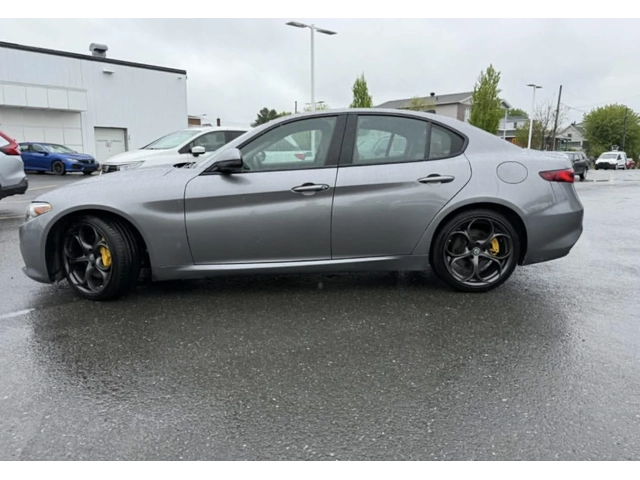 Alfa Romeo Giulia Ti berline sport Q4 / HARMAN KARDON / ПАНОРАМА / - автомобили, коли, обяви за нови и употребявани 7