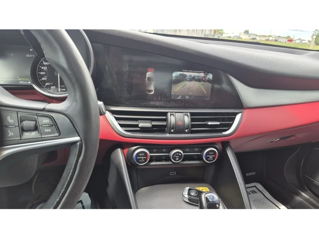 Alfa Romeo Giulia Ti AWD* DISTRONIC* HARMAN KARDON* ПОДГРЕВ* КАМЕРА* - автомобили, коли, обяви за нови и употребявани 12