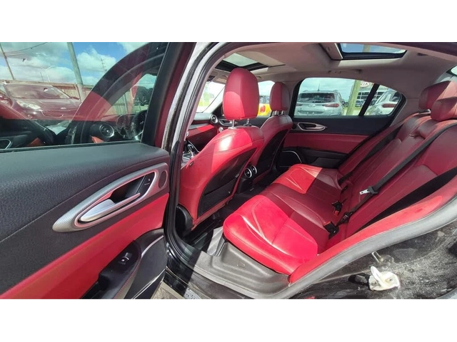 Alfa Romeo Giulia Ti AWD* DISTRONIC* HARMAN KARDON* ПОДГРЕВ* КАМЕРА* - автомобили, коли, обяви за нови и употребявани 13