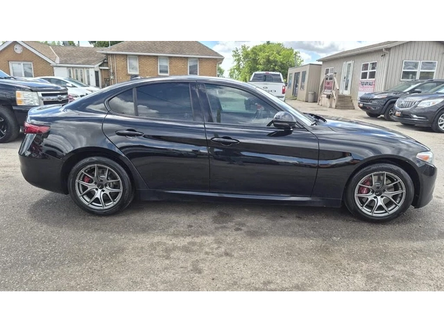 Alfa Romeo Giulia Ti AWD* DISTRONIC* HARMAN KARDON* ПОДГРЕВ* КАМЕРА* - автомобили, коли, обяви за нови и употребявани 3