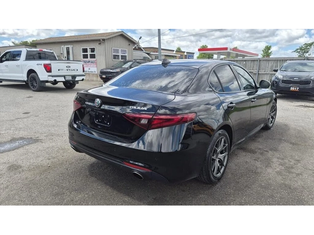 Alfa Romeo Giulia Ti AWD* DISTRONIC* HARMAN KARDON* ПОДГРЕВ* КАМЕРА* - автомобили, коли, обяви за нови и употребявани 4