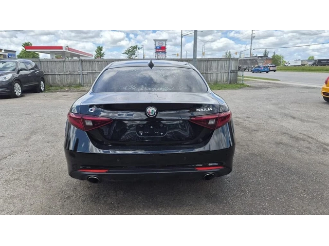 Alfa Romeo Giulia Ti AWD* DISTRONIC* HARMAN KARDON* ПОДГРЕВ* КАМЕРА* - автомобили, коли, обяви за нови и употребявани 5