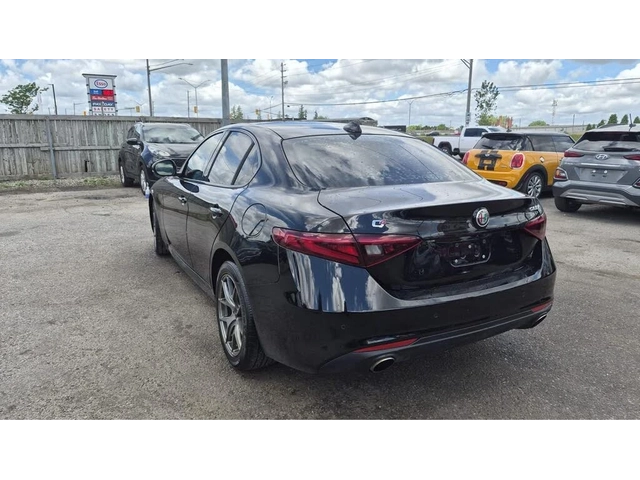 Alfa Romeo Giulia Ti AWD* DISTRONIC* HARMAN KARDON* ПОДГРЕВ* КАМЕРА* - автомобили, коли, обяви за нови и употребявани 6