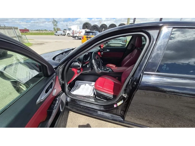Alfa Romeo Giulia Ti AWD* DISTRONIC* HARMAN KARDON* ПОДГРЕВ* КАМЕРА* - автомобили, коли, обяви за нови и употребявани 9