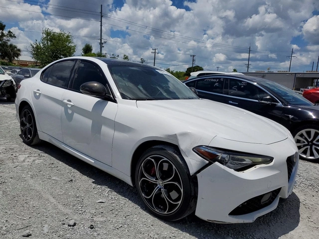 Alfa Romeo Giulia AWD* Q4* ПОДГРЕВ* ПАНОРАМА* КАМЕРА* KEYLESS* - автомобили, коли, обяви за нови и употребявани 1