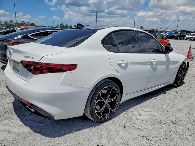 Alfa Romeo Giulia AWD* Q4* ПОДГРЕВ* ПАНОРАМА* КАМЕРА* KEYLESS* - автомобили, коли, обяви за нови и употребявани 3