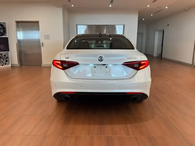 Alfa Romeo Giulia Ti AWD* ДИСТРОНИК* ЕДИН СОБСТВЕНИК* ОТ ОФИЦ.ДИЛЪР - автомобили, коли, обяви за нови и употребявани 3