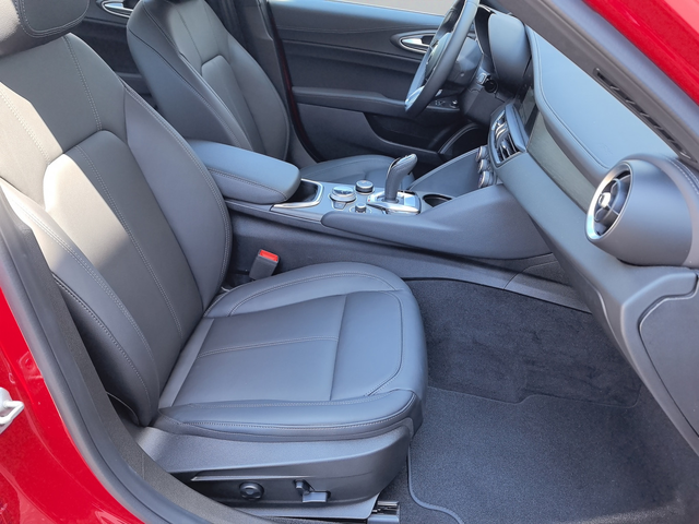 Alfa Romeo Giulia TI 2.2 Diesel 210 hp AT8 Q4 - автомобили, коли, обяви за нови и употребявани 11