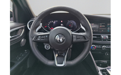 alfa-romeo-giulia-veloce-2-0-petrol-280-hp-at8-q4 - 5