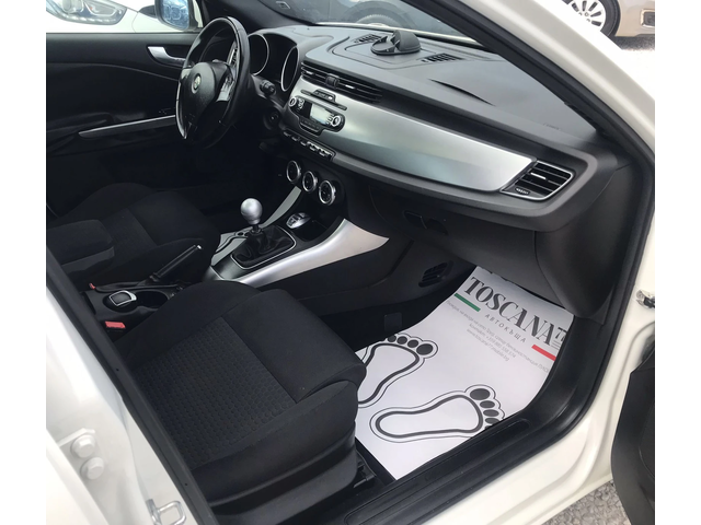 Alfa Romeo Giulietta 1.6jtdm* Панорама* Euro 5B* Лизинг - автомобили, коли, обяви за нови и употребявани 5