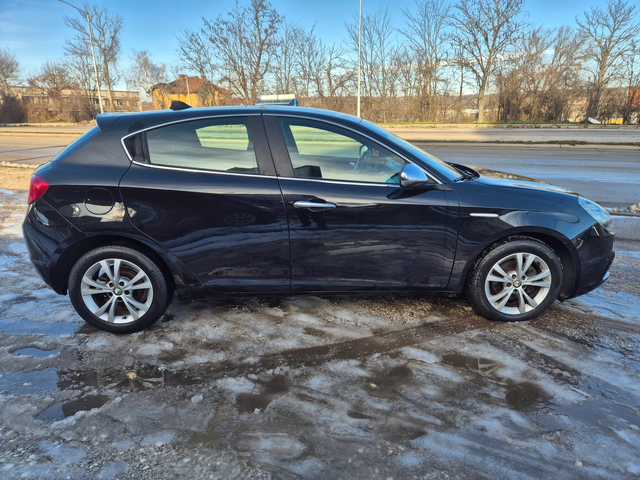 Alfa Romeo Giulietta JTD - автомобили, коли, обяви за нови и употребявани 3