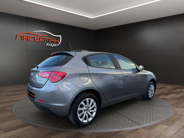 Alfa Romeo Giulietta 1.4i TURBO - автомобили, коли, обяви за нови и употребявани 2