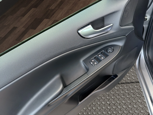 Alfa Romeo Giulietta 1.4i TURBO - автомобили, коли, обяви за нови и употребявани 5