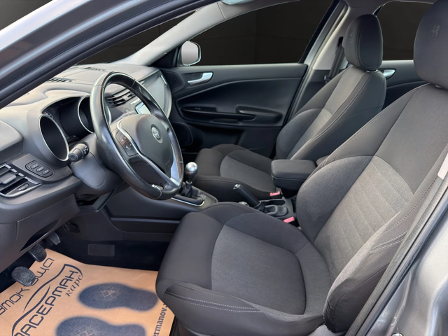 Alfa Romeo Giulietta 1.4i TURBO - автомобили, коли, обяви за нови и употребявани 6