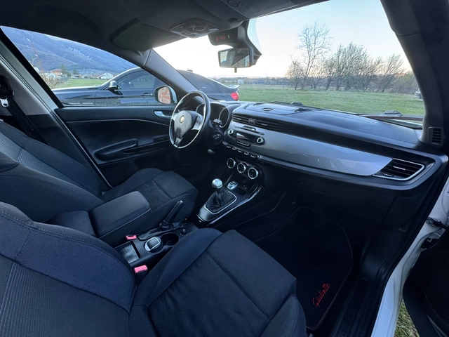 Alfa Romeo Giulietta 1.4T~120hp~LPG! - автомобили, коли, обяви за нови и употребявани 13