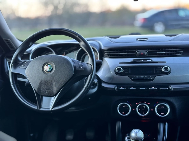 Alfa Romeo Giulietta 1.4T~120hp~LPG! - автомобили, коли, обяви за нови и употребявани 9