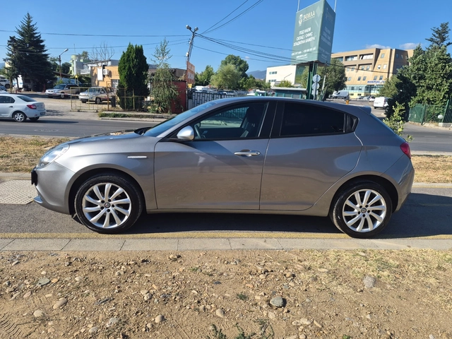 Alfa Romeo Giulietta 1.4T БЕНЗИН/ГАЗ - автомобили, коли, обяви за нови и употребявани 3