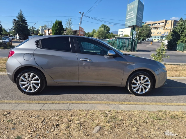 Alfa Romeo Giulietta 1.4T БЕНЗИН/ГАЗ - автомобили, коли, обяви за нови и употребявани 4