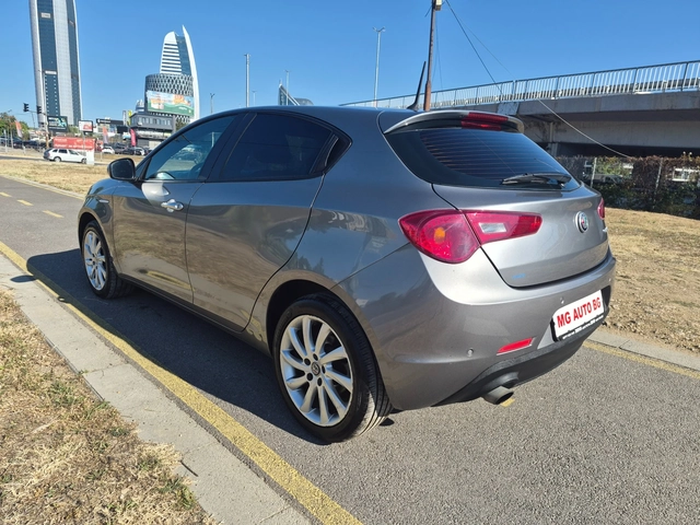Alfa Romeo Giulietta 1.4T БЕНЗИН/ГАЗ - автомобили, коли, обяви за нови и употребявани 6
