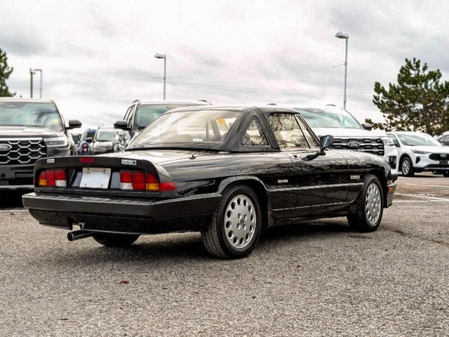 Alfa Romeo Spider 1988 Alfa Romeo Spider Quadrifoglio RWD - автомобили, коли, обяви за нови и употребявани 5