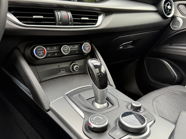 Alfa Romeo Stelvio Q4 - автомобили, коли, обяви за нови и употребявани 13