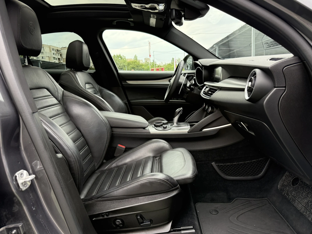 Alfa Romeo Stelvio Q4 - автомобили, коли, обяви за нови и употребявани 7