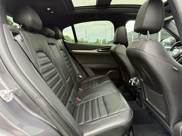 Alfa Romeo Stelvio Q4 - автомобили, коли, обяви за нови и употребявани 9