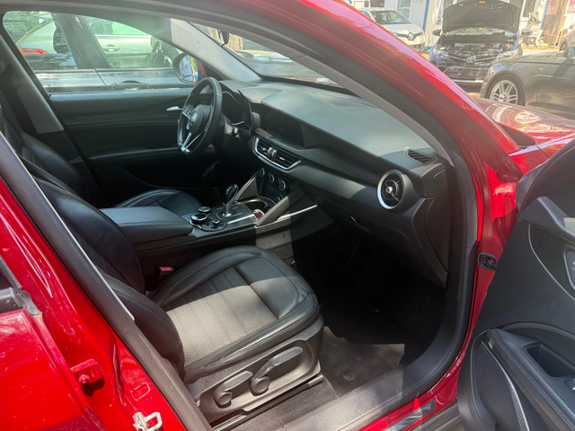 Alfa Romeo Stelvio 2.2 Q4 210kc - автомобили, коли, обяви за нови и употребявани 5