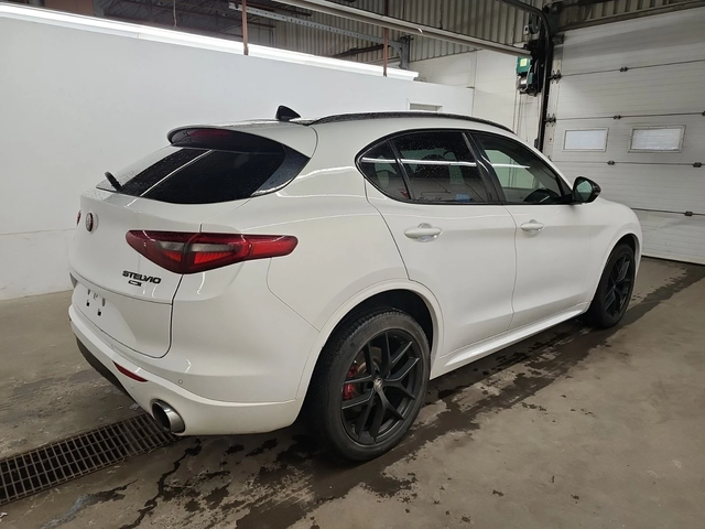 Alfa Romeo Stelvio TI С РЕГИСТРАЦИЯ & АВТО КРЕДИТ - автомобили, коли, обяви за нови и употребявани 3