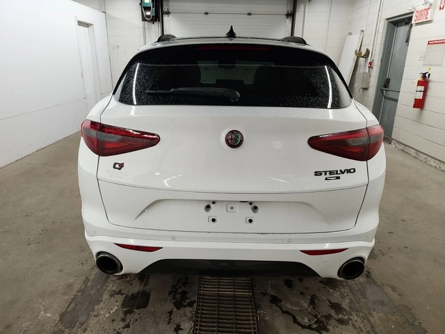 Alfa Romeo Stelvio TI С РЕГИСТРАЦИЯ & АВТО КРЕДИТ - автомобили, коли, обяви за нови и употребявани 4