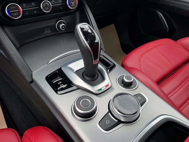 Alfa Romeo Stelvio АвтоКредит* (ЦЕНА ДО БГ)Alfa Romeo Stelvio Veloce - автомобили, коли, обяви за нови и употребявани 11