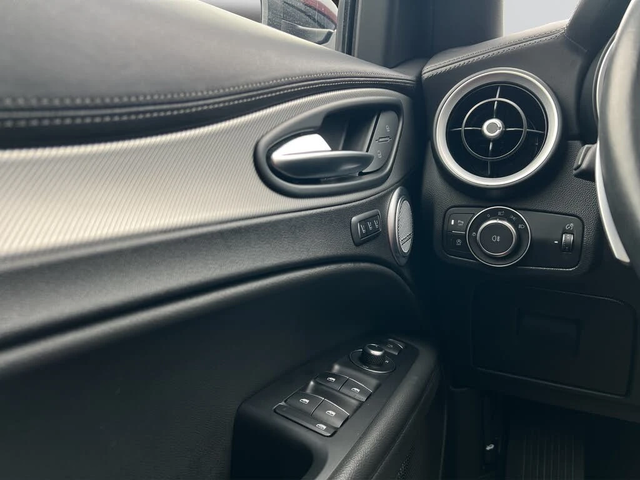 Alfa Romeo Stelvio АвтоКредит* (ЦЕНА ДО БГ)Alfa Romeo Stelvio Veloce - автомобили, коли, обяви за нови и употребявани 15