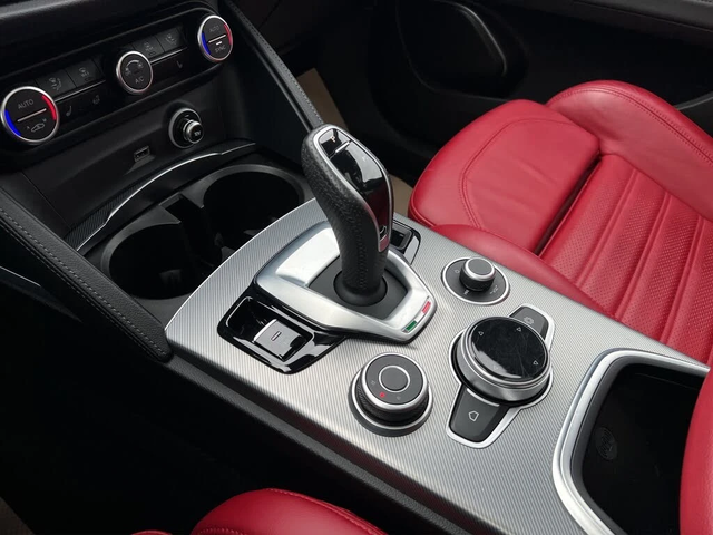 Alfa Romeo Stelvio АвтоКредит* (ЦЕНА ДО БГ)Alfa Romeo Stelvio Veloce - автомобили, коли, обяви за нови и употребявани 16