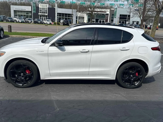 Alfa Romeo Stelvio * Veloce * 2 КЛЮЧА* ПОДГРЕВ* KEYLESS* PANO* - автомобили, коли, обяви за нови и употребявани 1