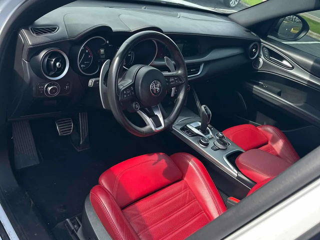Alfa Romeo Stelvio * Veloce * 2 КЛЮЧА* ПОДГРЕВ* KEYLESS* PANO* - автомобили, коли, обяви за нови и употребявани 4