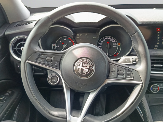Alfa Romeo Stelvio - автомобили, коли, обяви за нови и употребявани 11